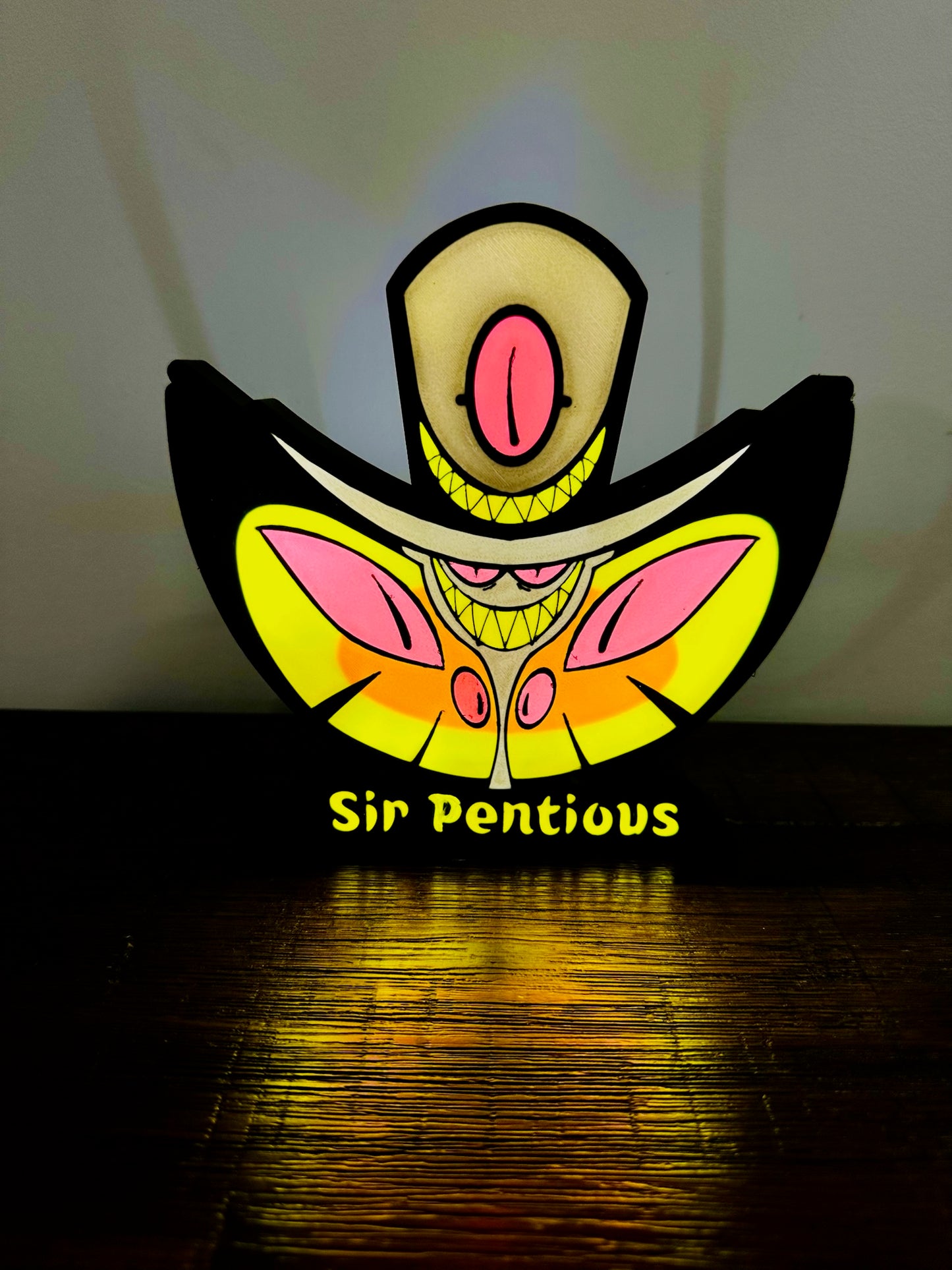 Sir Pentious mit Beleuchtung und USB-Betrieb – Lieblingswandkunst für Fans von Hazbin Hotel