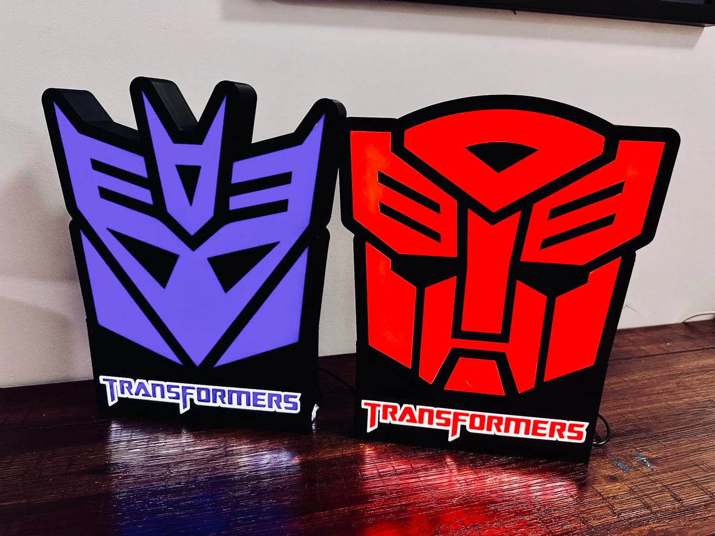 Transformers: Logotipos de Decepticon y Autobots: ¡Letreros iluminados!