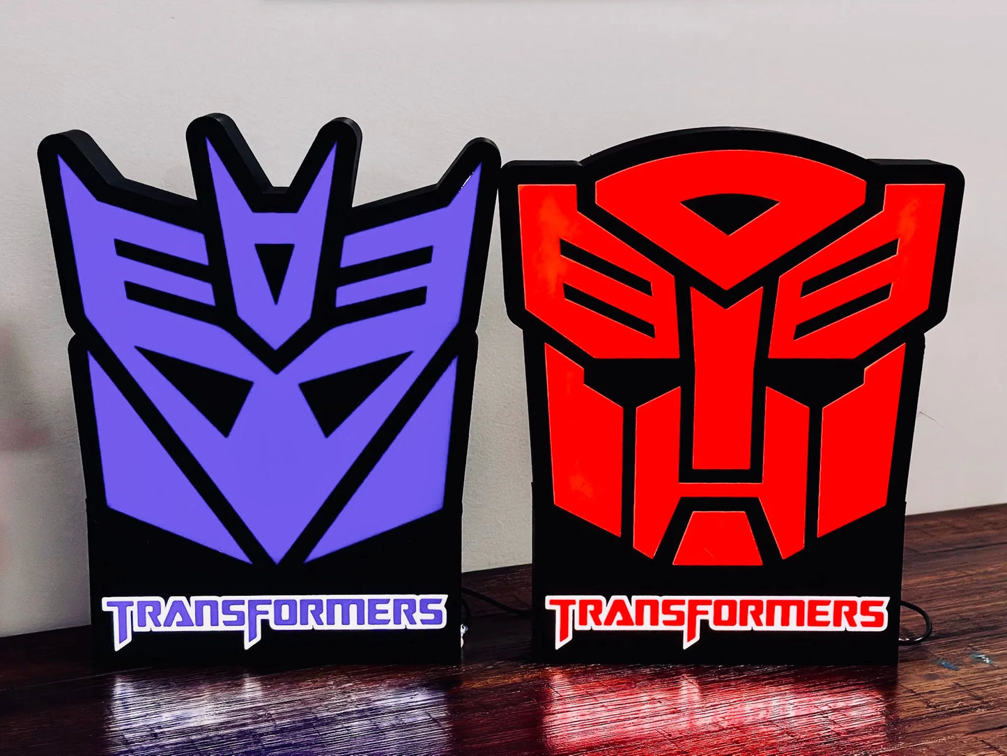 Transformers: Logotipos de Decepticon y Autobots: ¡Letreros iluminados!