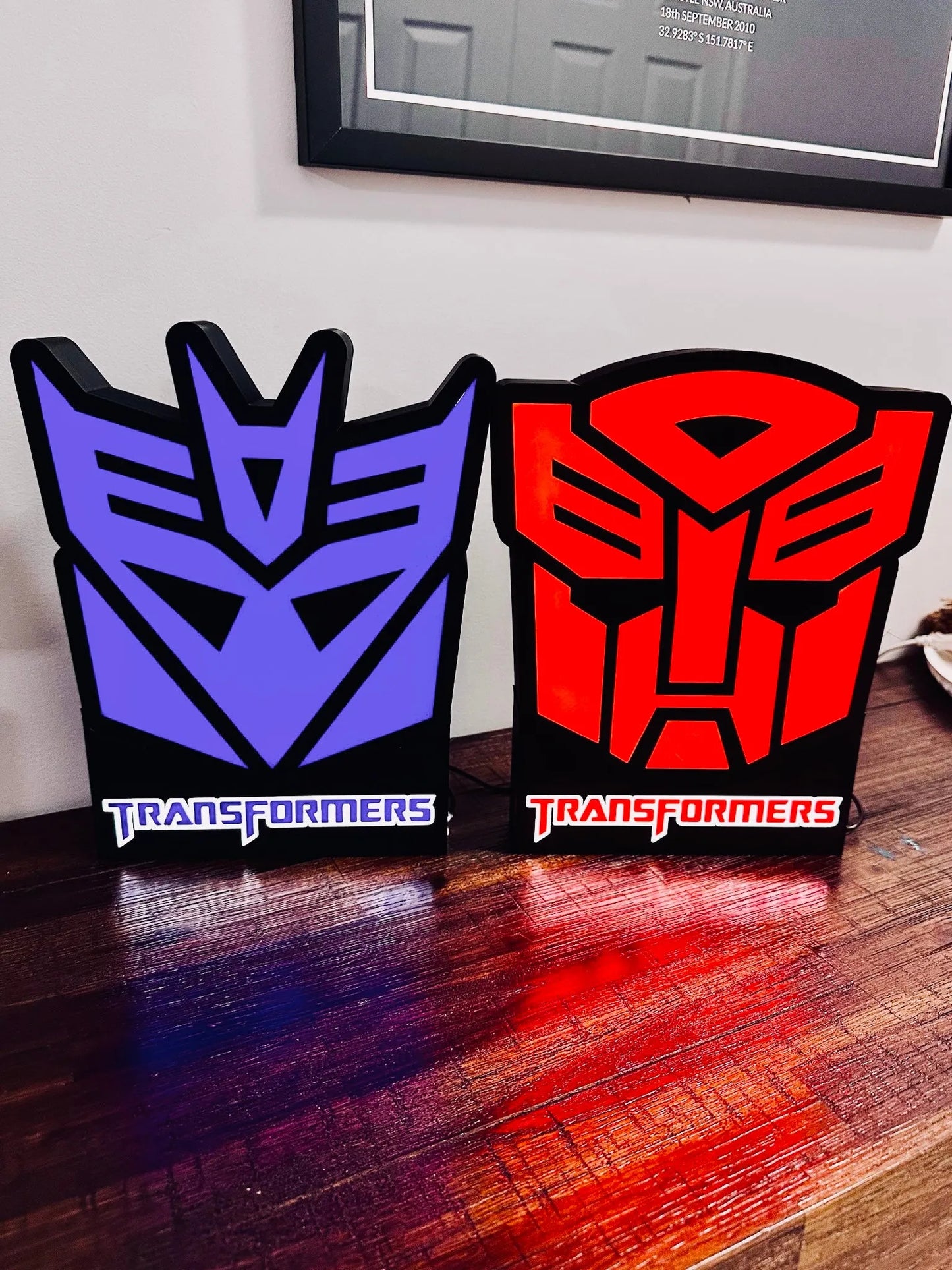 Transformers: Logotipos de Decepticon y Autobots: ¡Letreros iluminados!