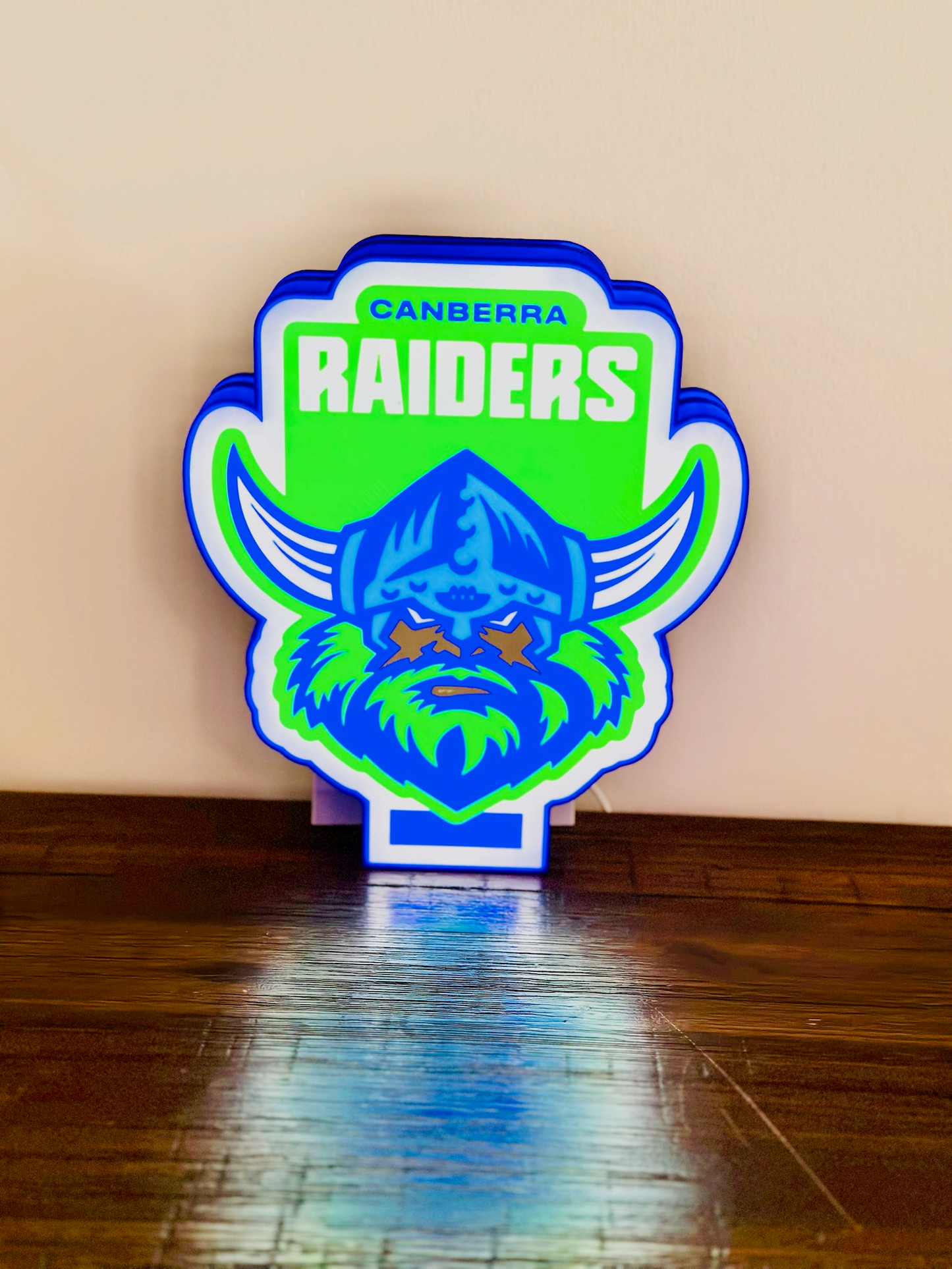 Logo der Canberra Raiders – Leuchtschild – Stromversorgung über USB