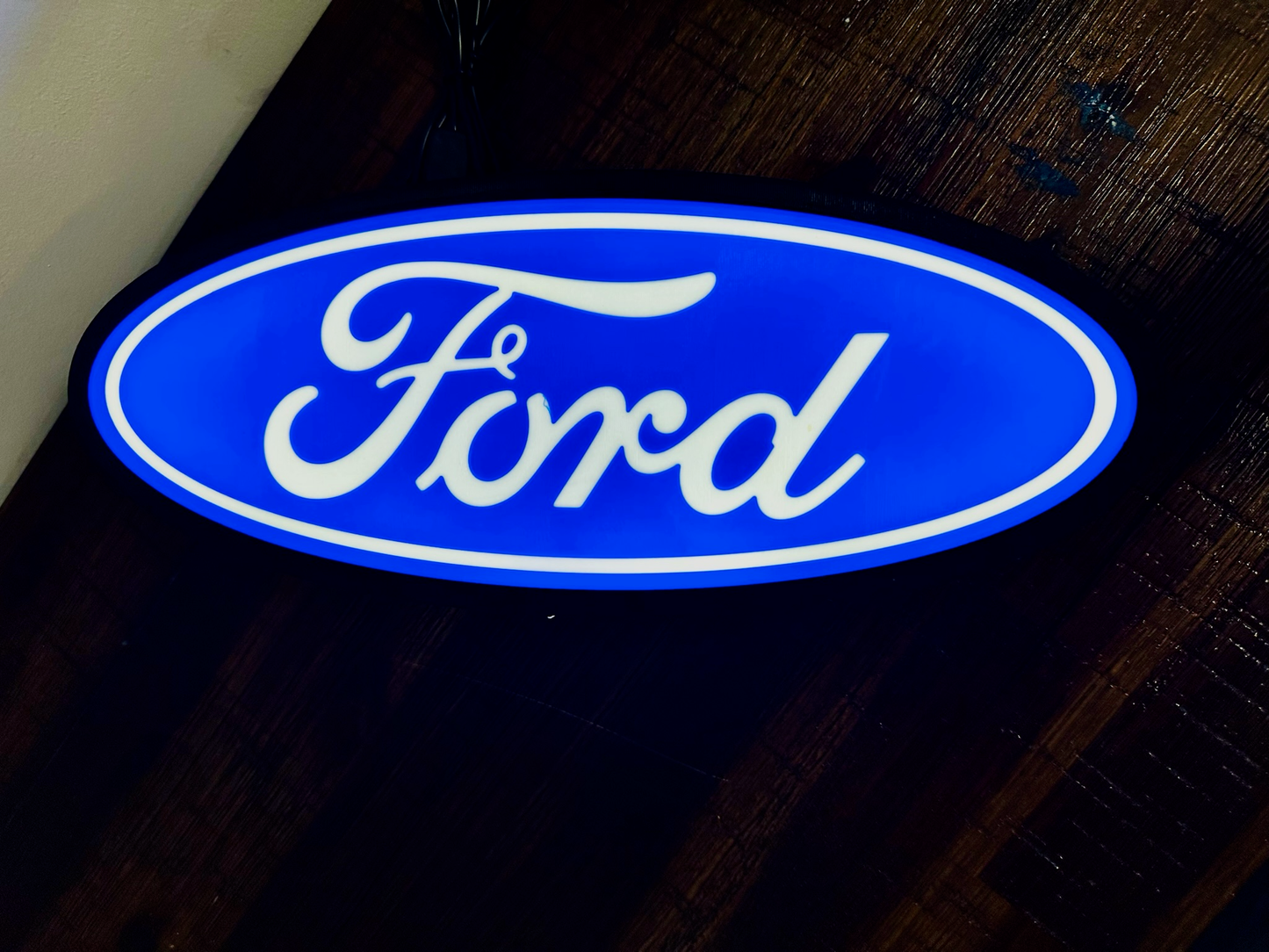 Ford Oval Logo - Leuchtschild - Stromversorgung über USB