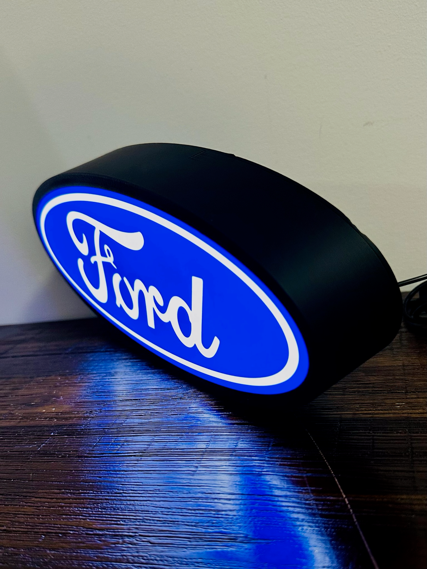 Ford Oval Logo - Leuchtschild - Stromversorgung über USB