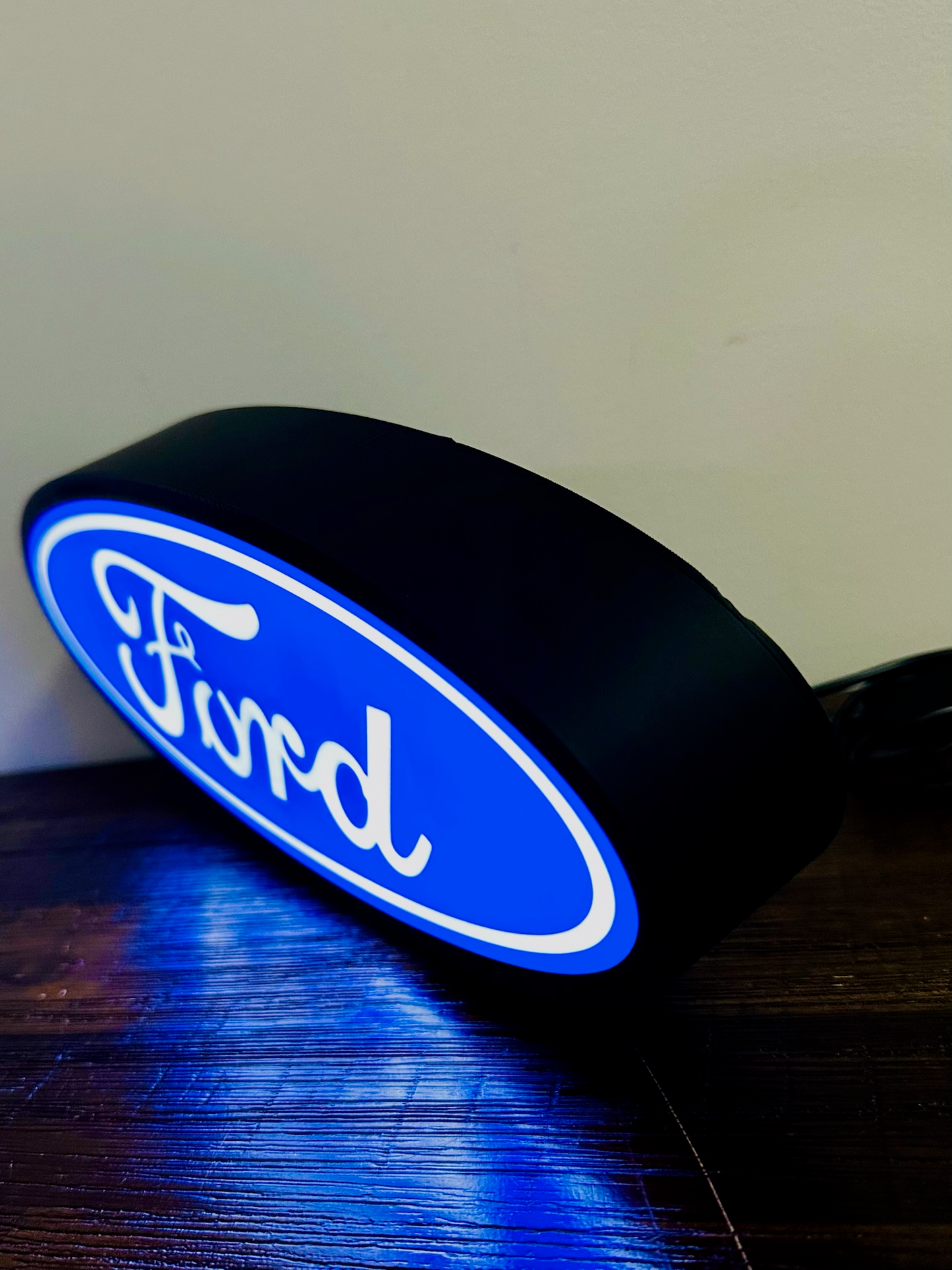 Ford Oval Logo - Leuchtschild - Stromversorgung über USB