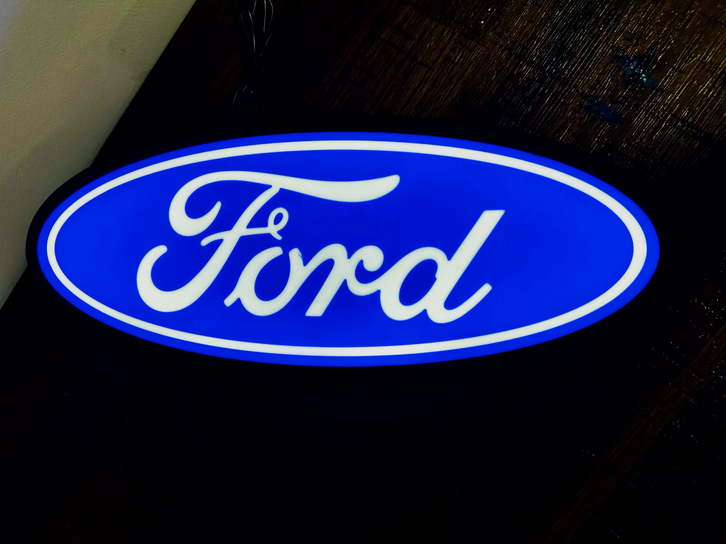 Ford Oval Logo - Leuchtschild - Stromversorgung über USB